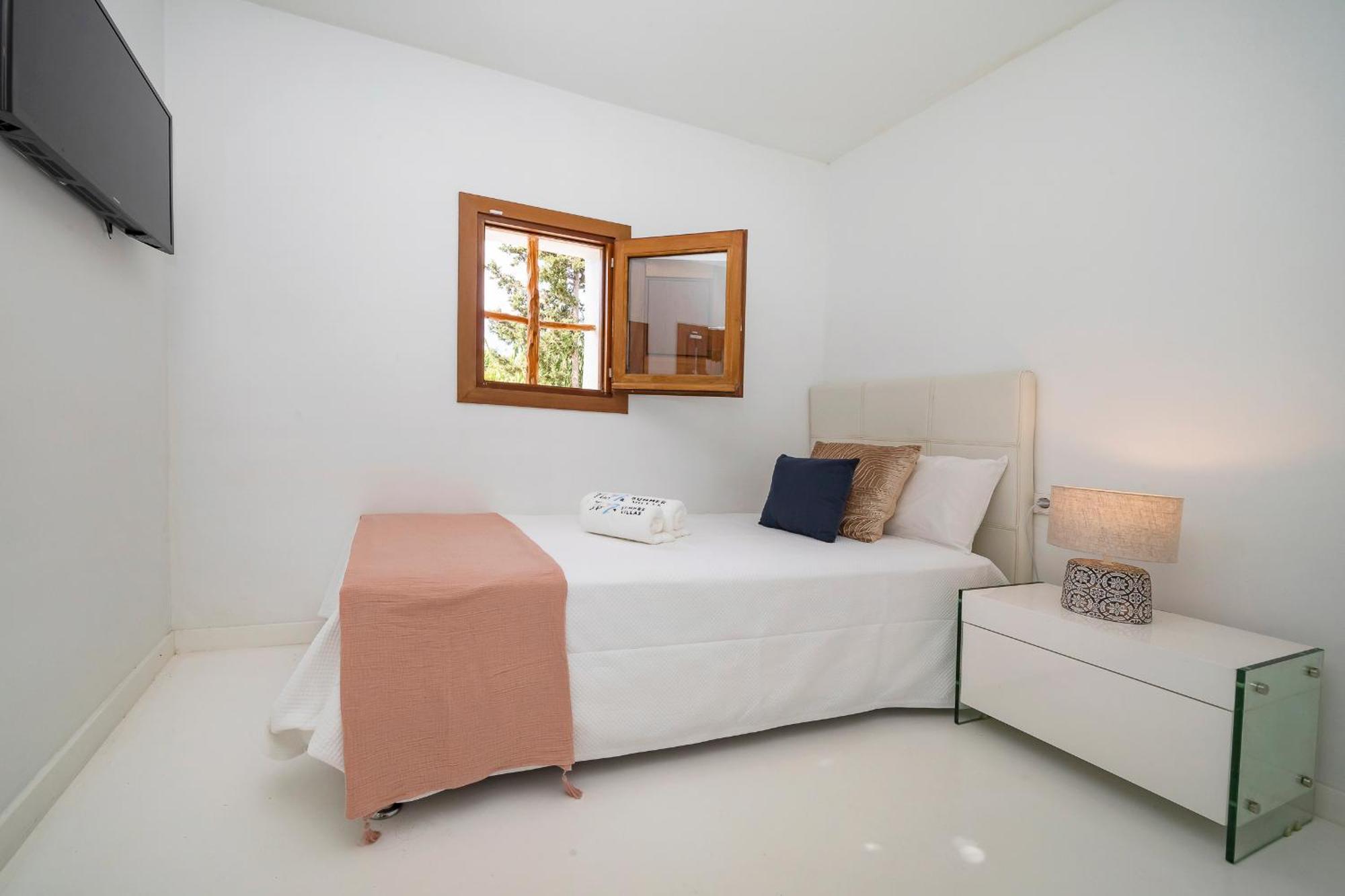 Villa Near Ibiza Town Sleeps 11 To 13 Guests Can Furnet Екстер'єр фото